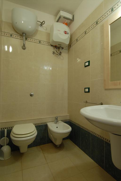 Villaggio Camping Uria Foce Varano Exterior foto