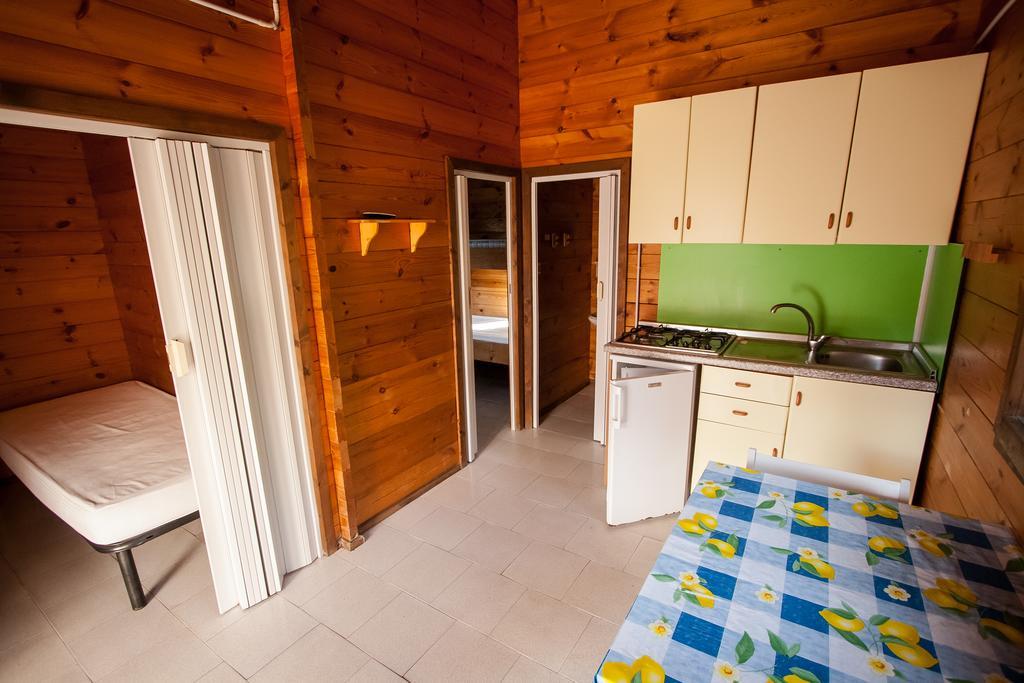 Villaggio Camping Uria Foce Varano Exterior foto