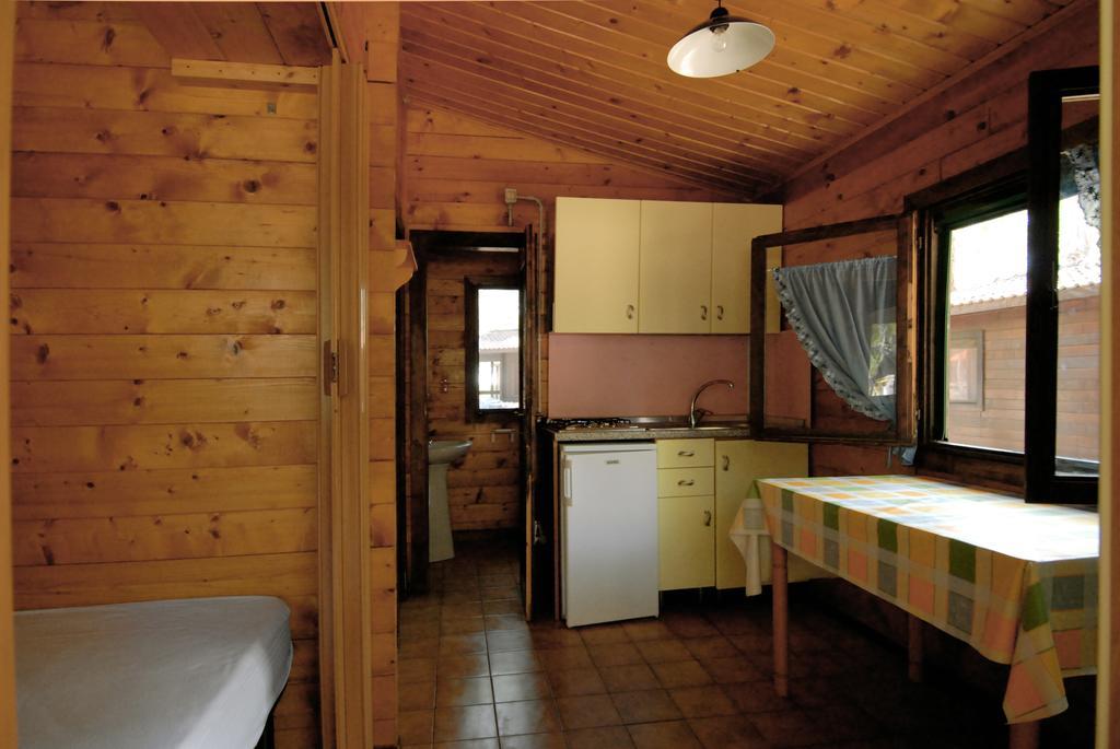 Villaggio Camping Uria Foce Varano Exterior foto