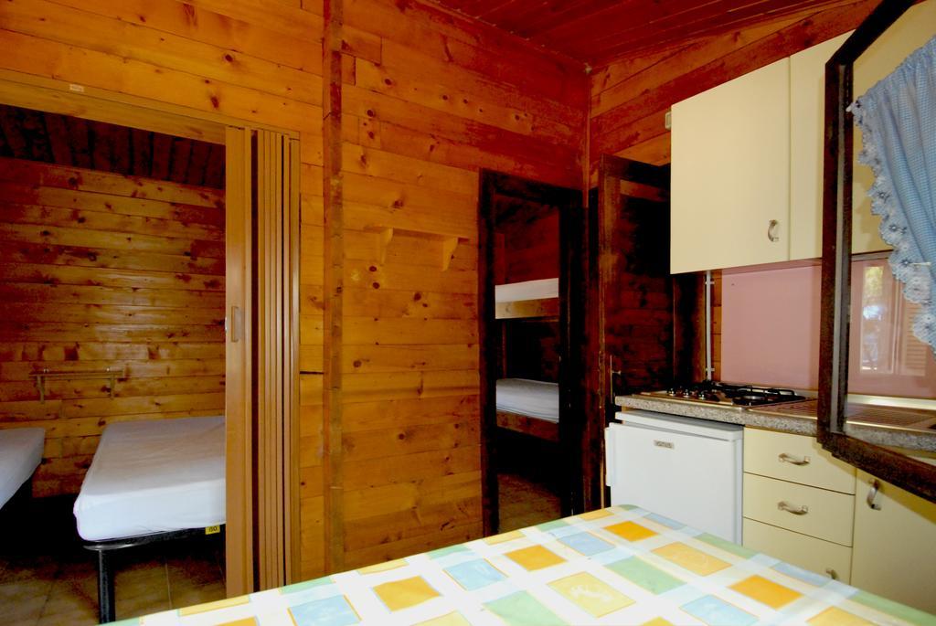 Villaggio Camping Uria Foce Varano Exterior foto